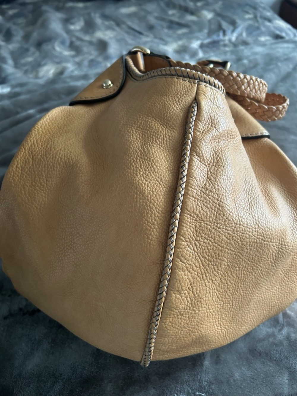 Gucci Camel Leather Tassel Shoulder Bag - Picture 5 of 16
